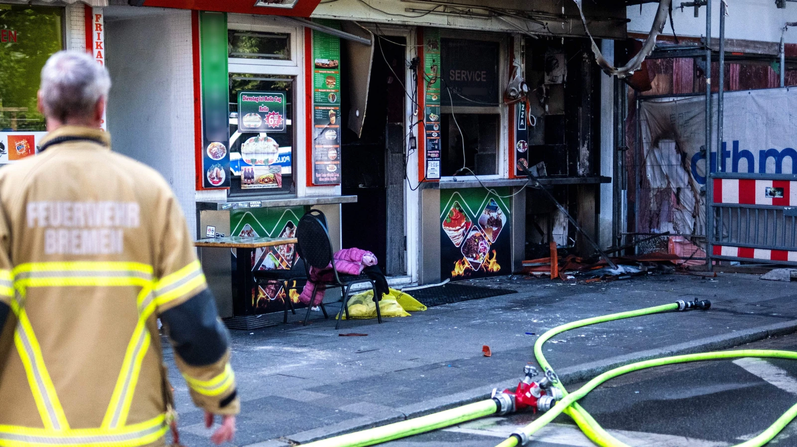 Neustadt’taki İmbiss Yangınında 4 Kişi Yaralandı!, © dpa Neustadt’taki İmbiss Yangınında 4 Kişi Yaralandı!, © dpa
