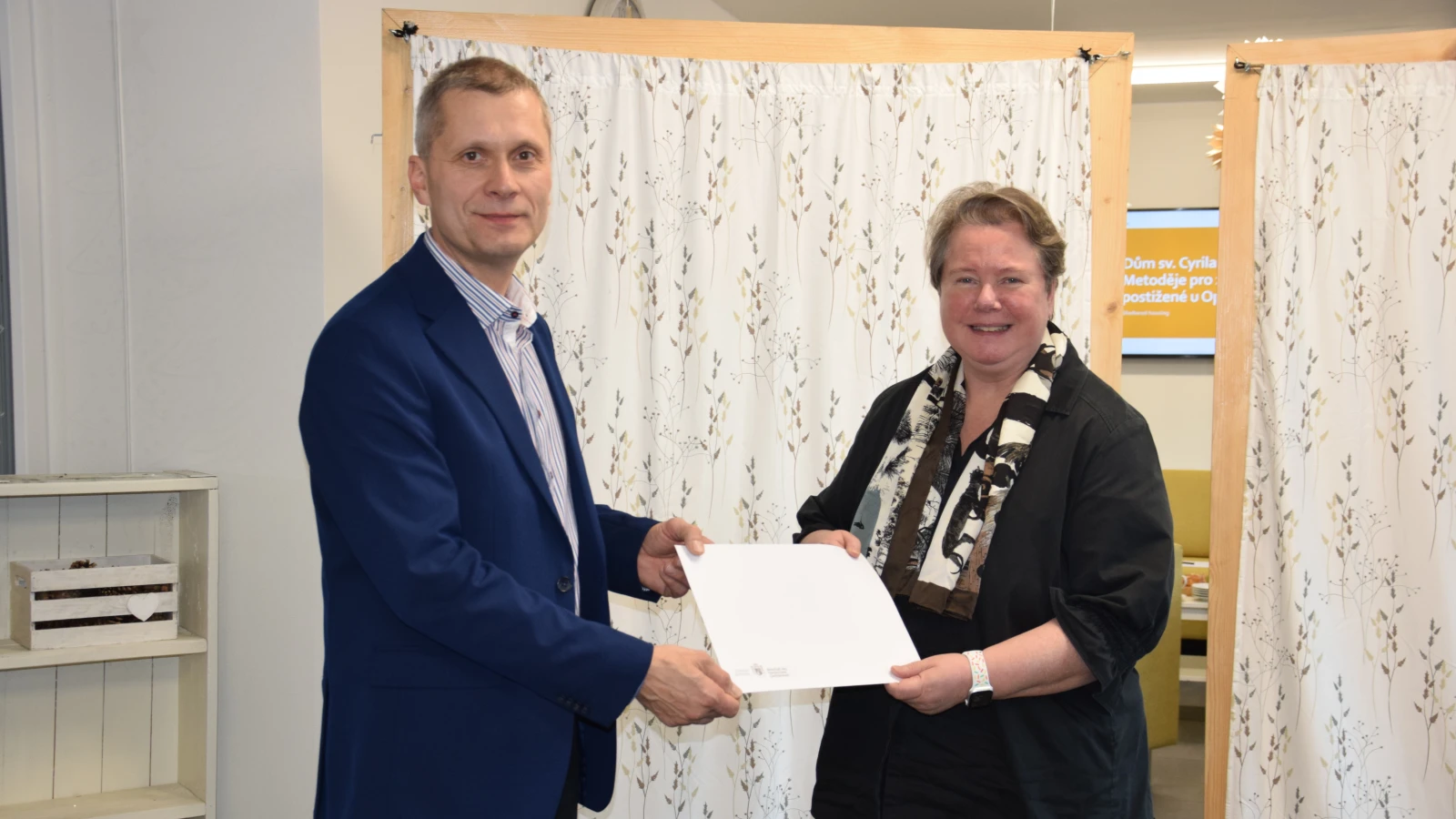 Scheck zur Hochwasserhilfe in Tschechien überreicht, © IKR Scheck zur Hochwasserhilfe in Tschechien überreicht, © IKR