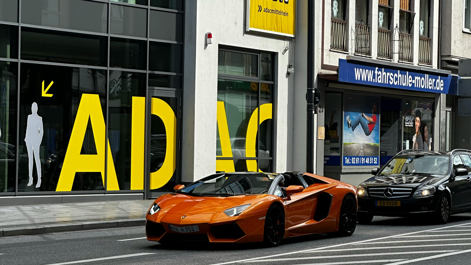 ADAC uyardı: Baden-Württemberg’de iki otoyol tesisinde park eden kamyonlar ciddi güvenlik riski yaratıyor, © Maks057Kh