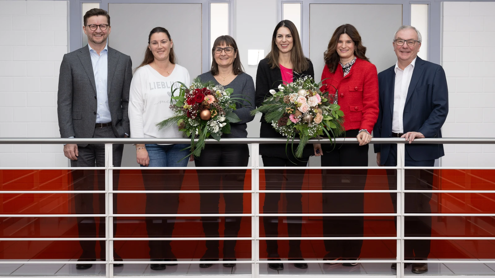 Philipp Elkuch (VR-Präsident der LKW), Bianca Rupp (Verein Kita), Daniela Meier (Verein Kita), Karin Schöb-Müller (Pink Ribbon), Fabienne Lemaire-Zünd (Pink Ribbon) und Gerald Marxer (Vorsitzender der GL der LKW)., © Foto: LKW Philipp Elkuch (VR-Präsident der LKW), Bianca Rupp (Verein Kita), Daniela Meier (Verein Kita), Karin Schöb-Müller (Pink Ribbon), Fabienne Lemaire-Zünd (Pink Ribbon) und Gerald Marxer (Vorsitzender der GL der LKW)., © Foto: LKW