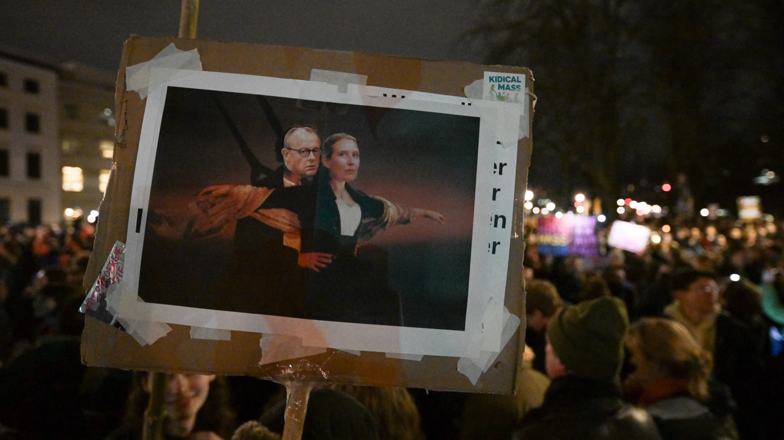 Binlerce Kişi Aşırı Sağa Karşı Eylem Yaptı!, © dpa Binlerce Kişi Aşırı Sağa Karşı Eylem Yaptı!, © dpa