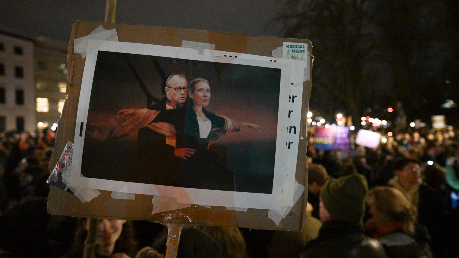 Binlerce Kişi Aşırı Sağa Karşı Eylem Yaptı!, © dpa