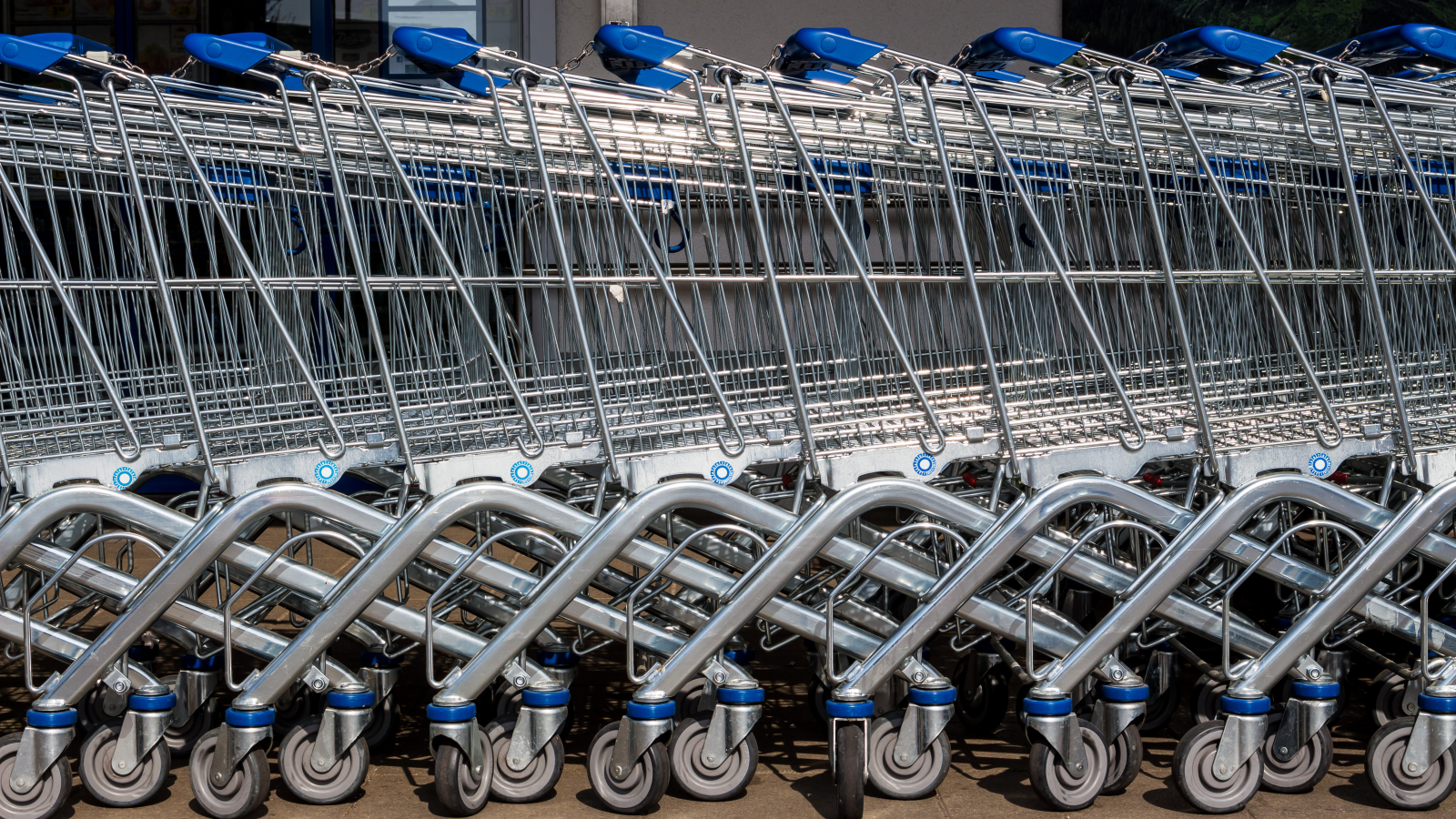 Denner erhöht Löhne und verlängert Mutterschaftsurlaub, © Depositfotos / Symbolbild / Gina Sanders