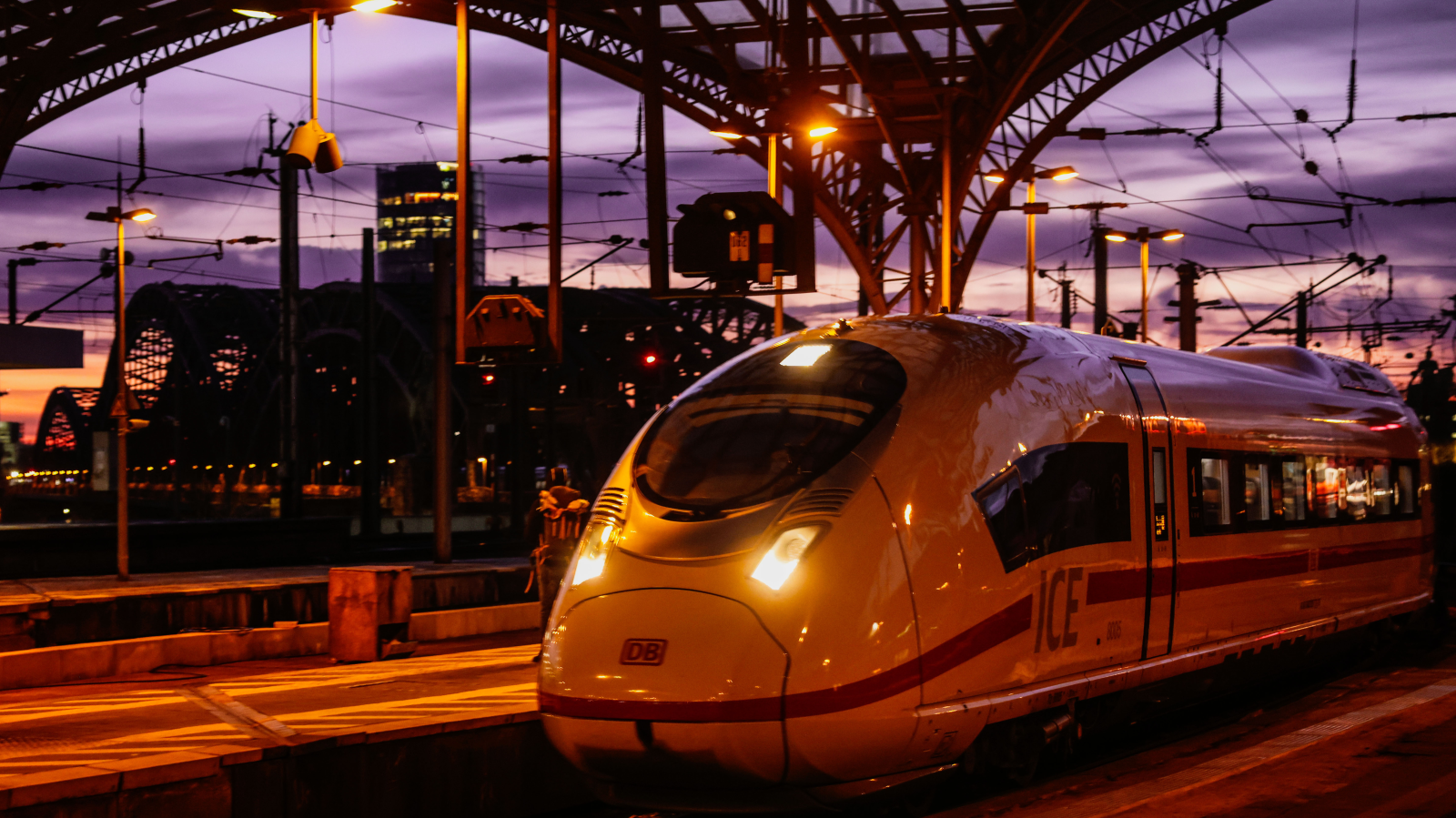 En Kötüsü Stuttgart Hauptbahnhof!, © dpa
