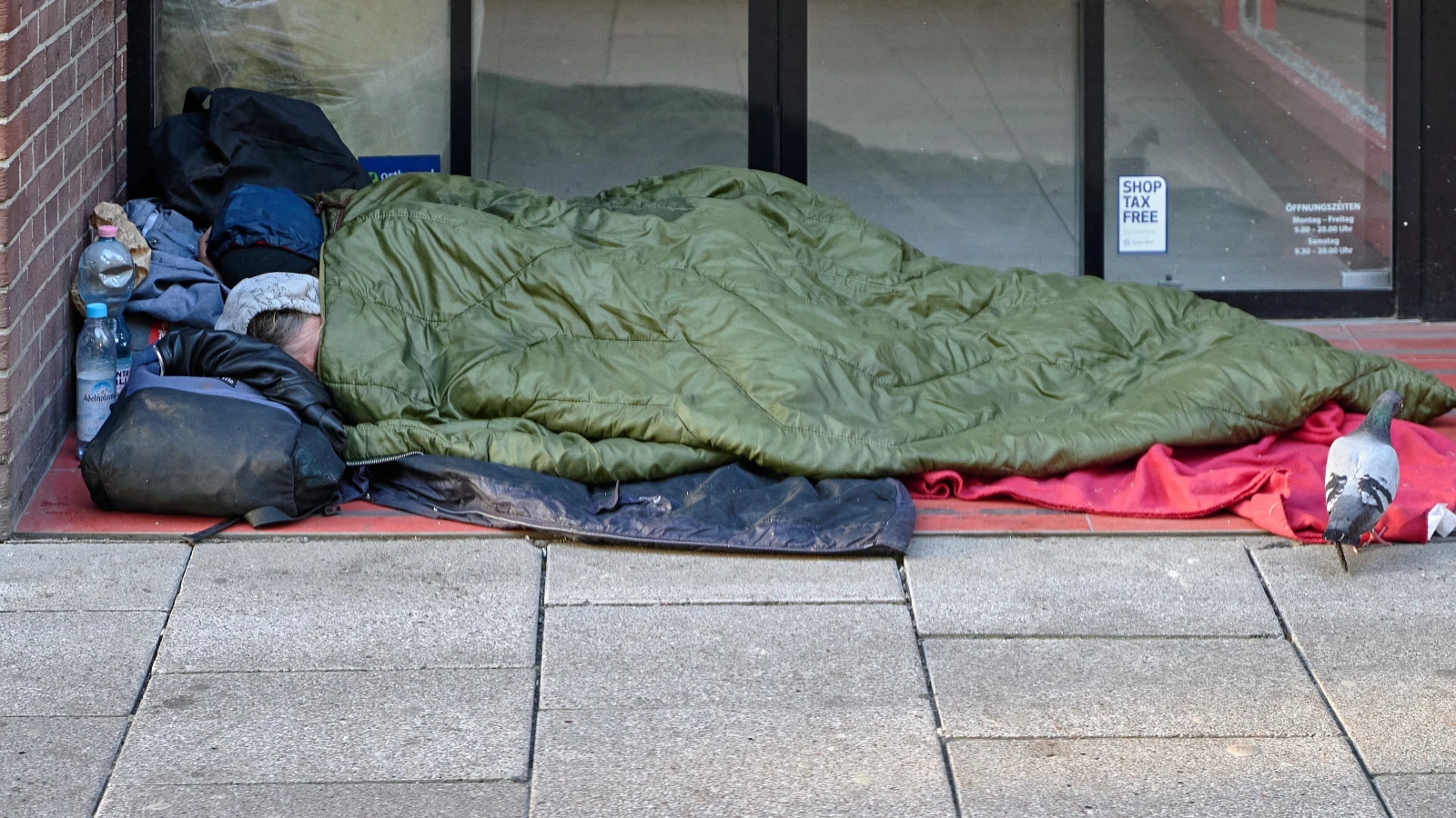 Hamburg’da 20’den fazla evsiz sokakta hayatını kaybetti, © shutterstock Hamburg’da 20’den fazla evsiz sokakta hayatını kaybetti, © shutterstock