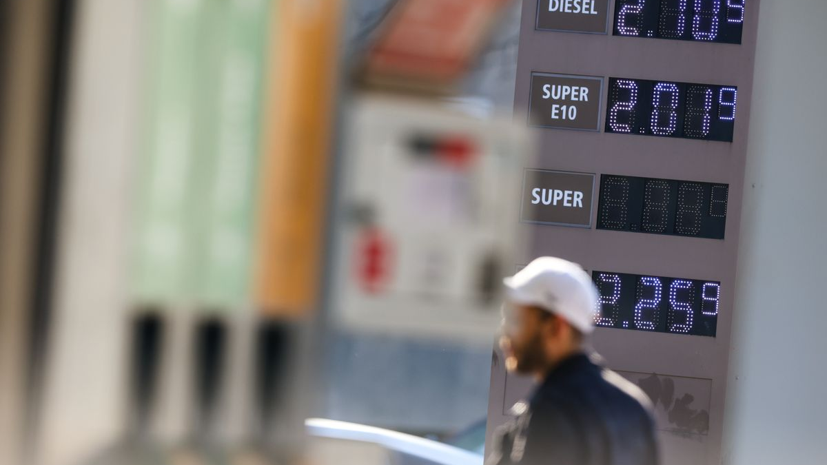 Ucuz Benzin Nasıl Bulunur? Savaş, Almanya’da Benzin Fiyatlarını Uçurdu!, © Christoph Reichwein/dpa