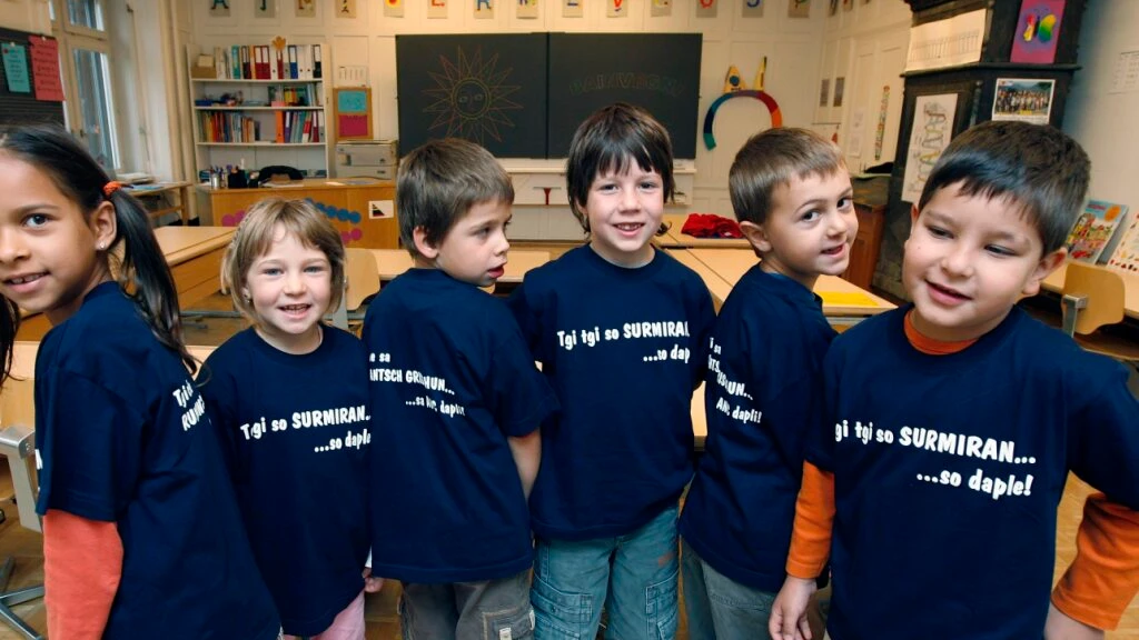 Neues Staatskunde-Lehrmittel für Sekundarstufe, © Keystone / SDA / Archivbild Neues Staatskunde-Lehrmittel für Sekundarstufe, © Keystone / SDA / Archivbild