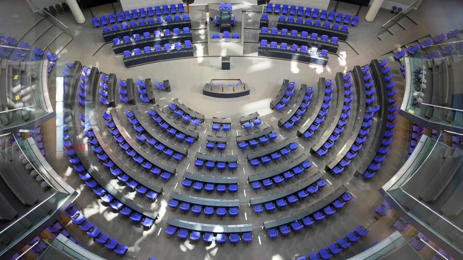 Yeni Hükümet Daha Kurulmadı Ama Meclis Anayasa Değişikliklerini Görüşecek!, © Michael Kappeler/dpa