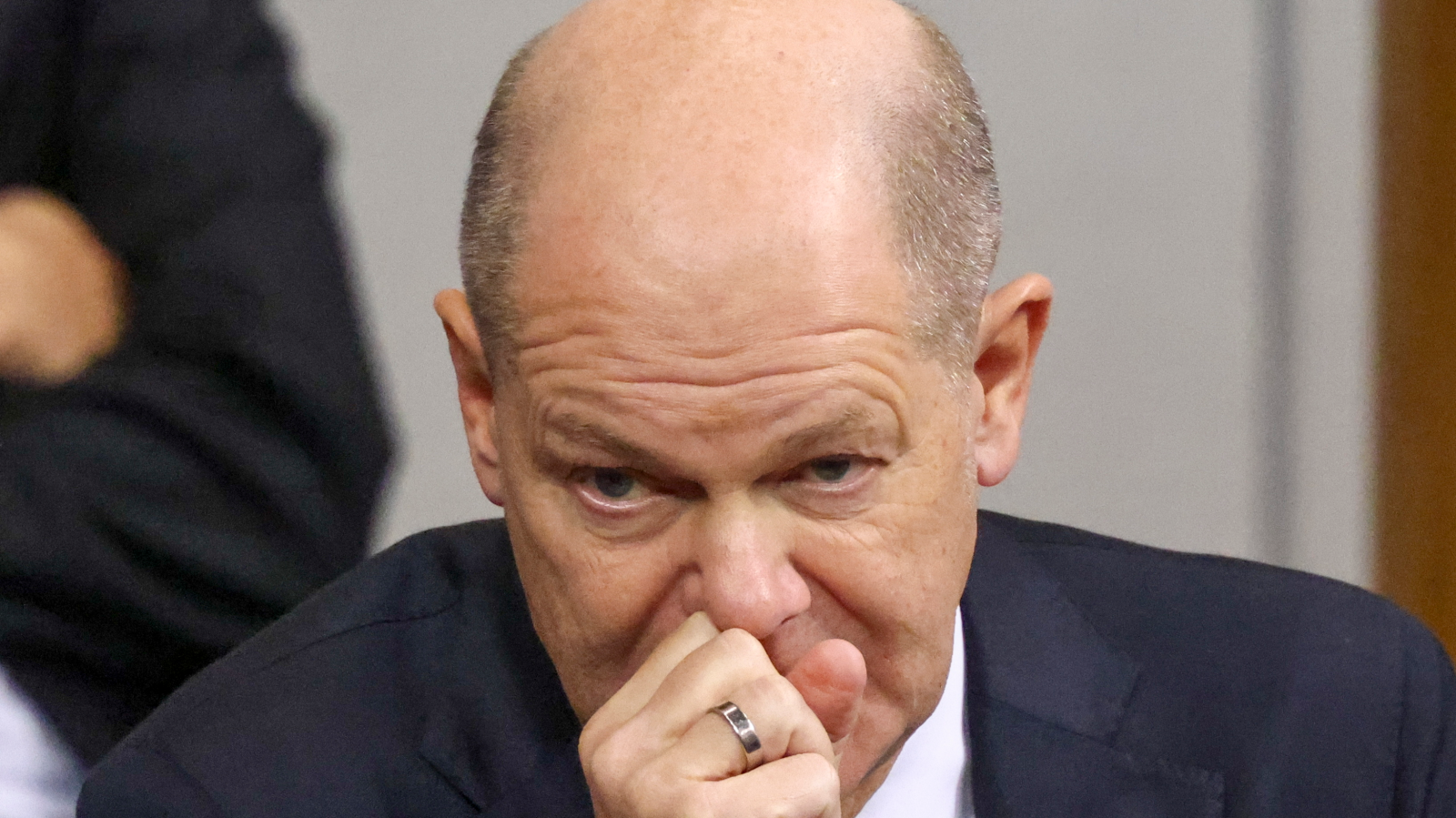 Scholz verliert das Vertrauen des deutschen Bundestags, © EPA/HANNIBAL HANSCHKE