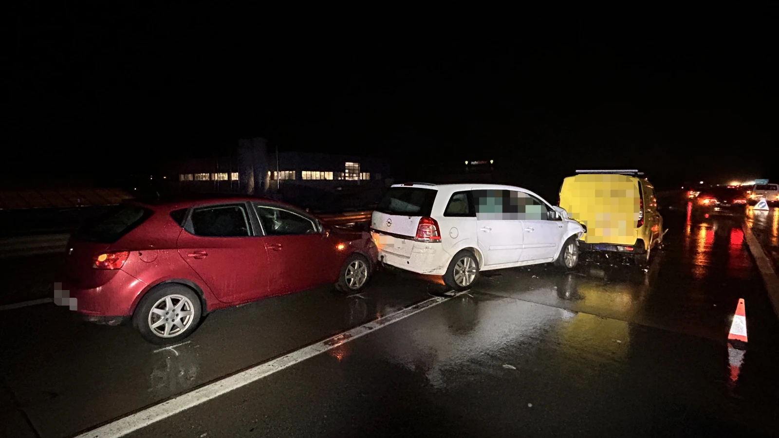 Unfall auf A13 mit sechs Fahrzeugen, © Kapo St. Gallen Unfall auf A13 mit sechs Fahrzeugen, © Kapo St. Gallen
