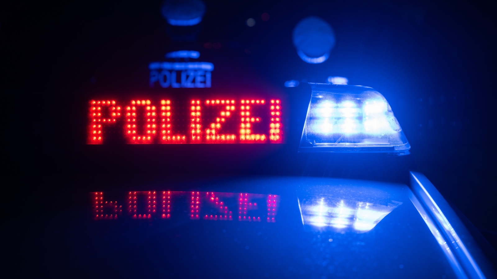 Stuttgart’ta Trajik Kaza: Raylardan Geçerken Trenin Çarptığı Genç Ağır Yaralandı, © Marijan Murat/dpa