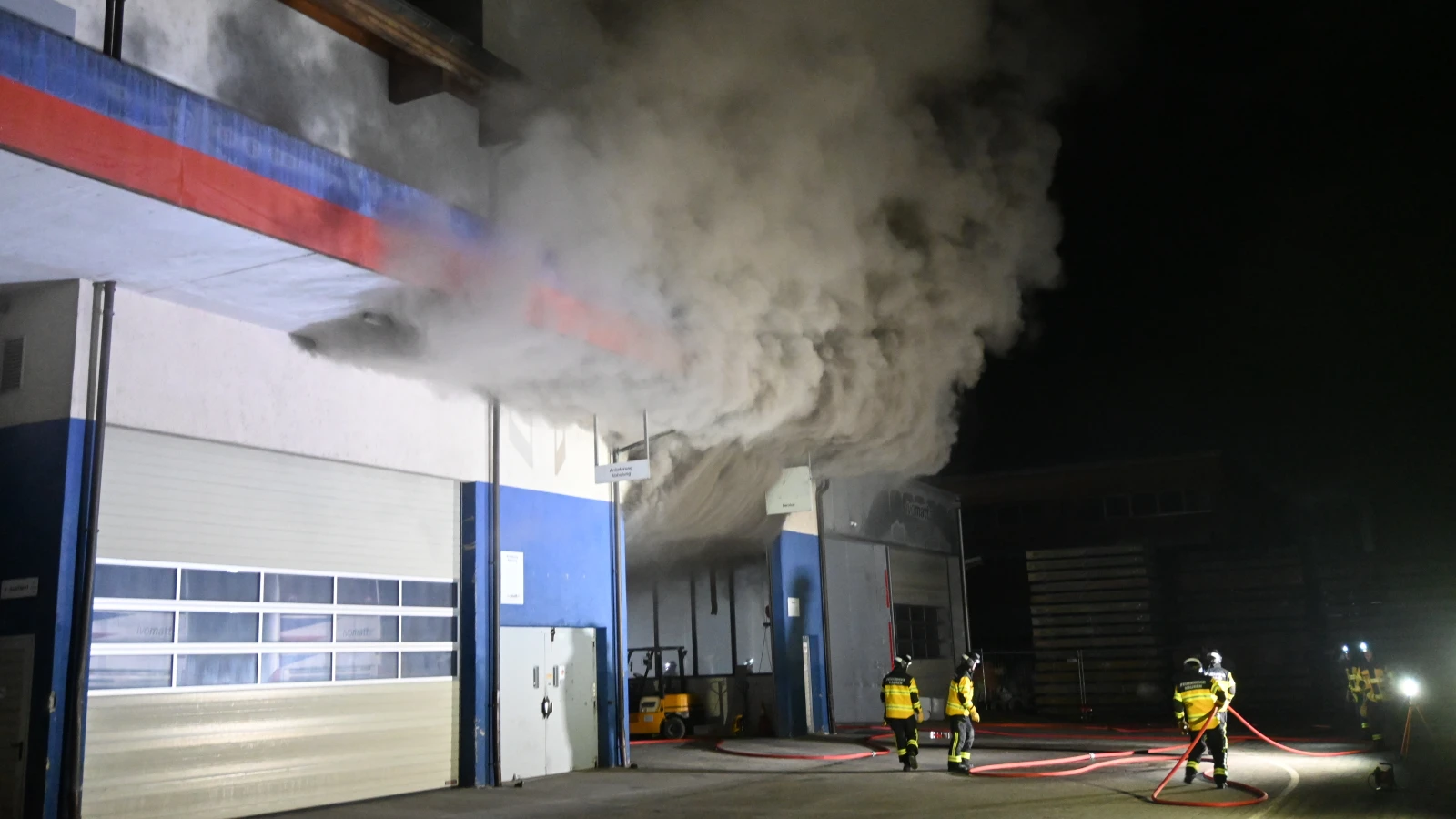 Feuer in Gewerbehalle in Schaanwald, © lpfl Feuer in Gewerbehalle in Schaanwald, © lpfl
