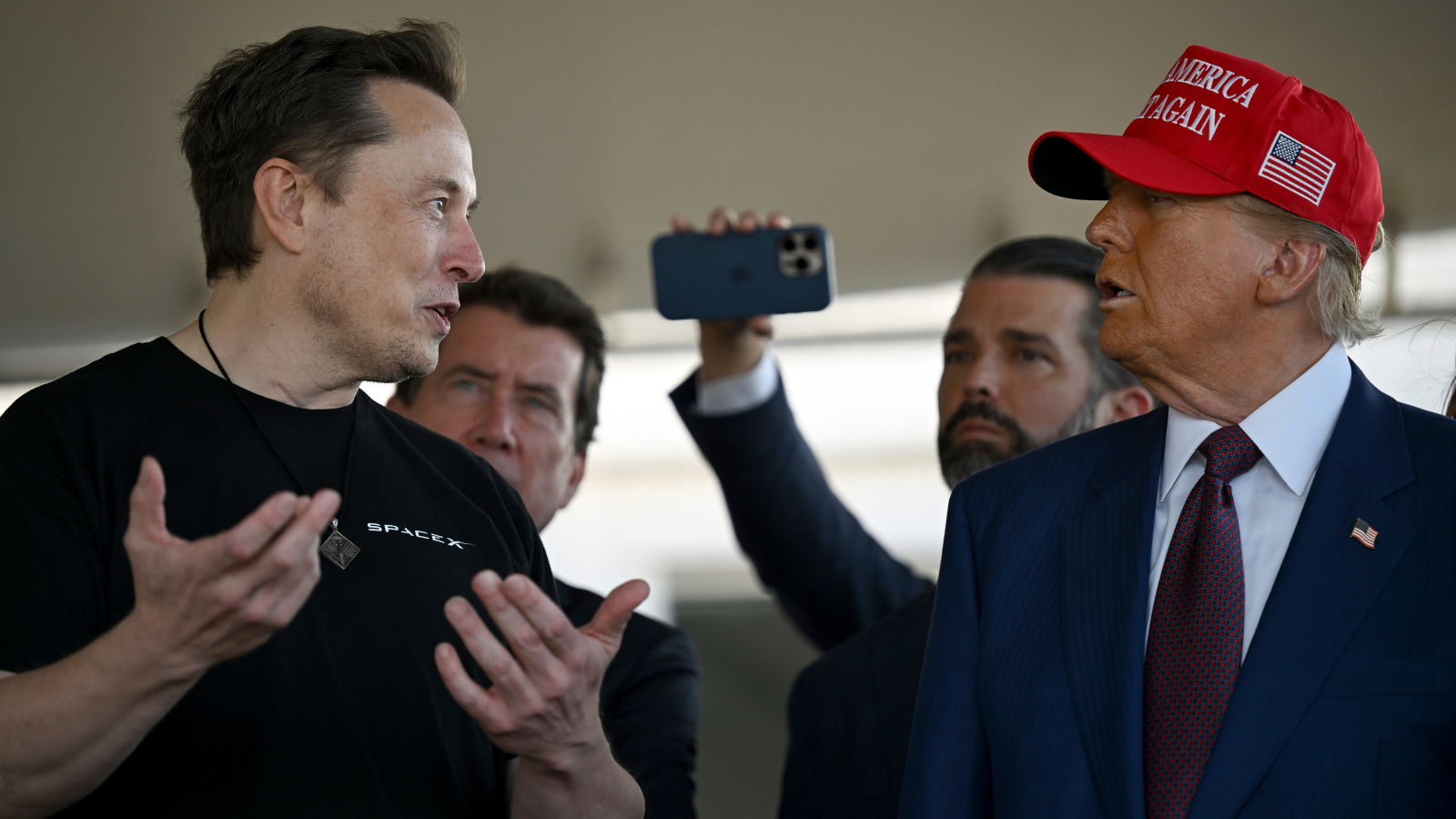 Elon Musk Ingiltere`yi de Hedef Aldı!, © dpa