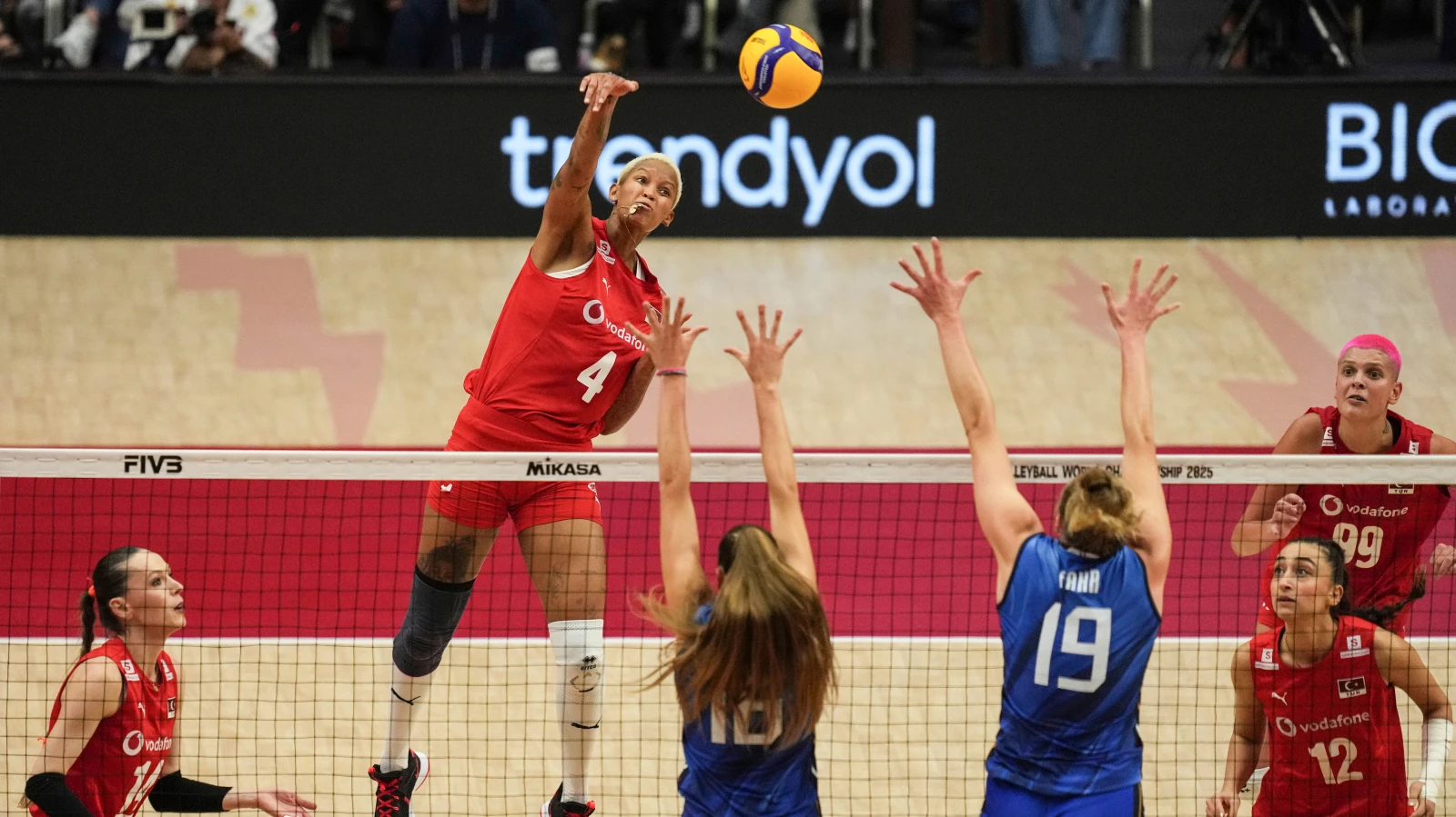 Filenin Sultanları Dünya İkincisi!, © dpa Filenin Sultanları Dünya İkincisi!, © dpa