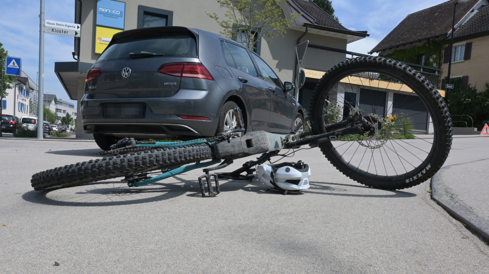 Motorroller- und E-Bike-Fahrer bei Unfällen verletzt, © lpfl