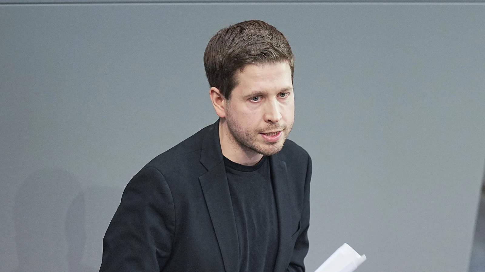 Kevin Kühnert’in Siyaseti Bırakma Kararı: Tehditler ve Umutsuzluk, © Michael Kappeler/dpa Kevin Kühnert’in Siyaseti Bırakma Kararı: Tehditler ve Umutsuzluk, © Michael Kappeler/dpa