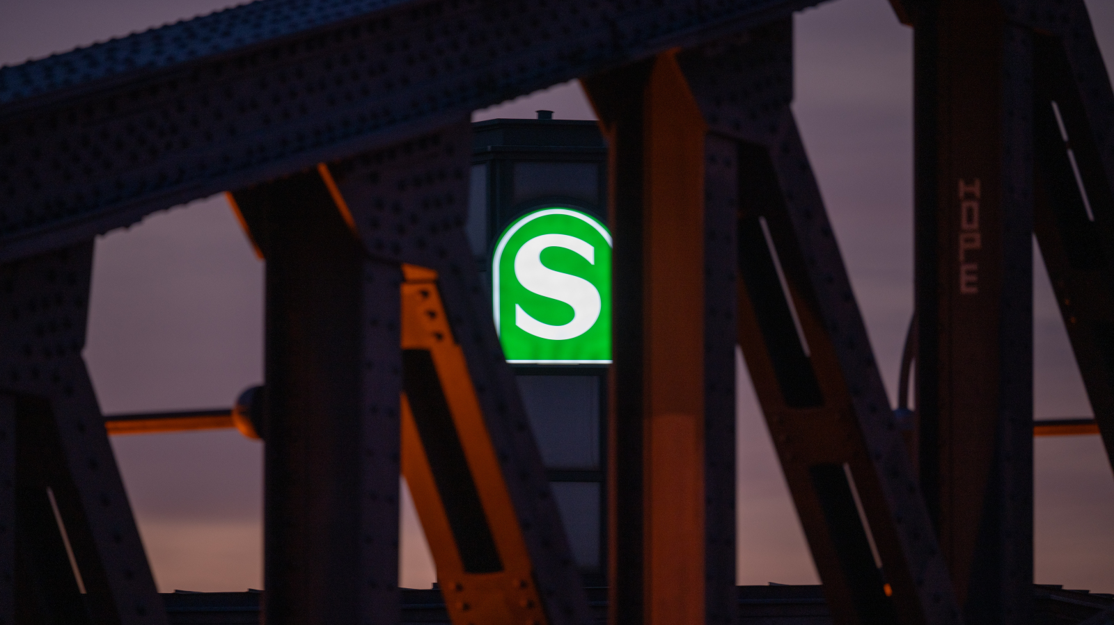 Berlin'de S-Bahn İstasyonunda Kadınlara Saldırı: Polis Tanık Arıyor, © dpa