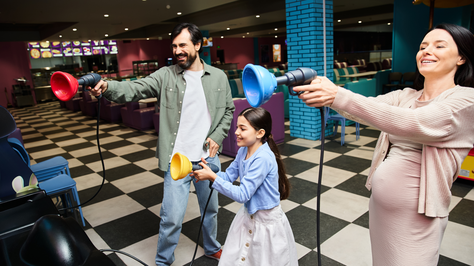 NRW'de Ailece Eğlence Pahalıya Patlıyor!, © Envato