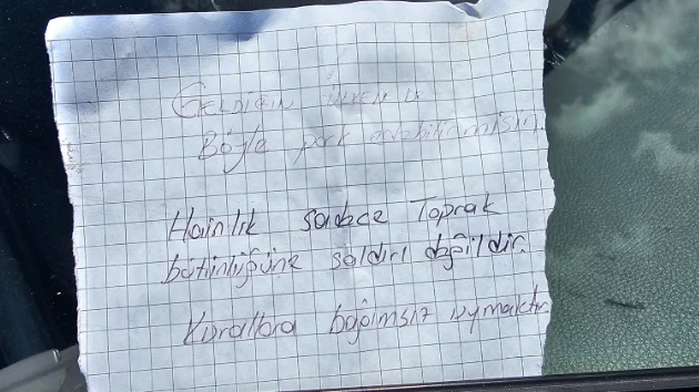 Pendik'te Hatalı Park Eden Gurbetçiye Sert Not: "Hainlik, Sadece Toprak Bütünlüğüne Saldırı Değildir", © SonDakika.com Pendik'te Hatalı Park Eden Gurbetçiye Sert Not: "Hainlik, Sadece Toprak Bütünlüğüne Saldırı Değildir", © SonDakika.com