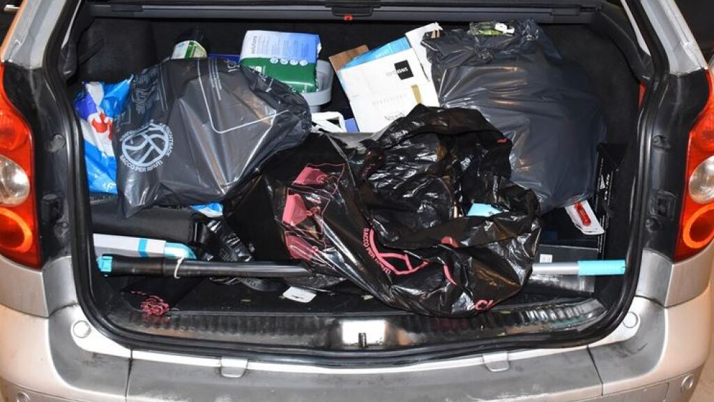 Drei mutmassliche Ladendiebe in Laax GR festgenommen, © Keystone/SDA