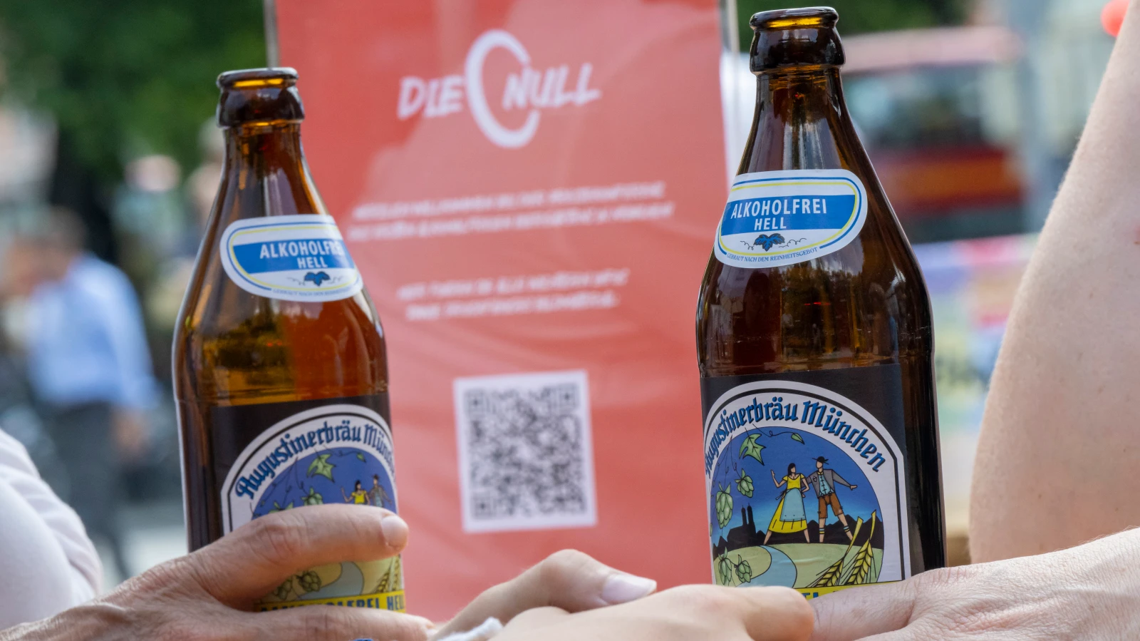 Almanya’da Bira Tüketimi Düşüyor, Alkolsüz Bira Yükselişte, © Peter Kneffel/dpa Almanya’da Bira Tüketimi Düşüyor, Alkolsüz Bira Yükselişte, © Peter Kneffel/dpa