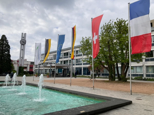 © Der Rathausplatz von Weil am Rhein © Der Rathausplatz von Weil am Rhein