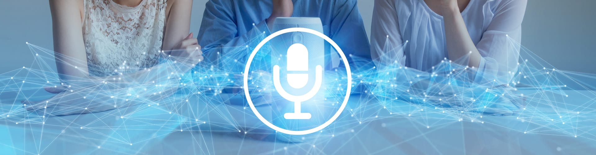 Mikro mit blauen Hintergrung, © Shutterstock