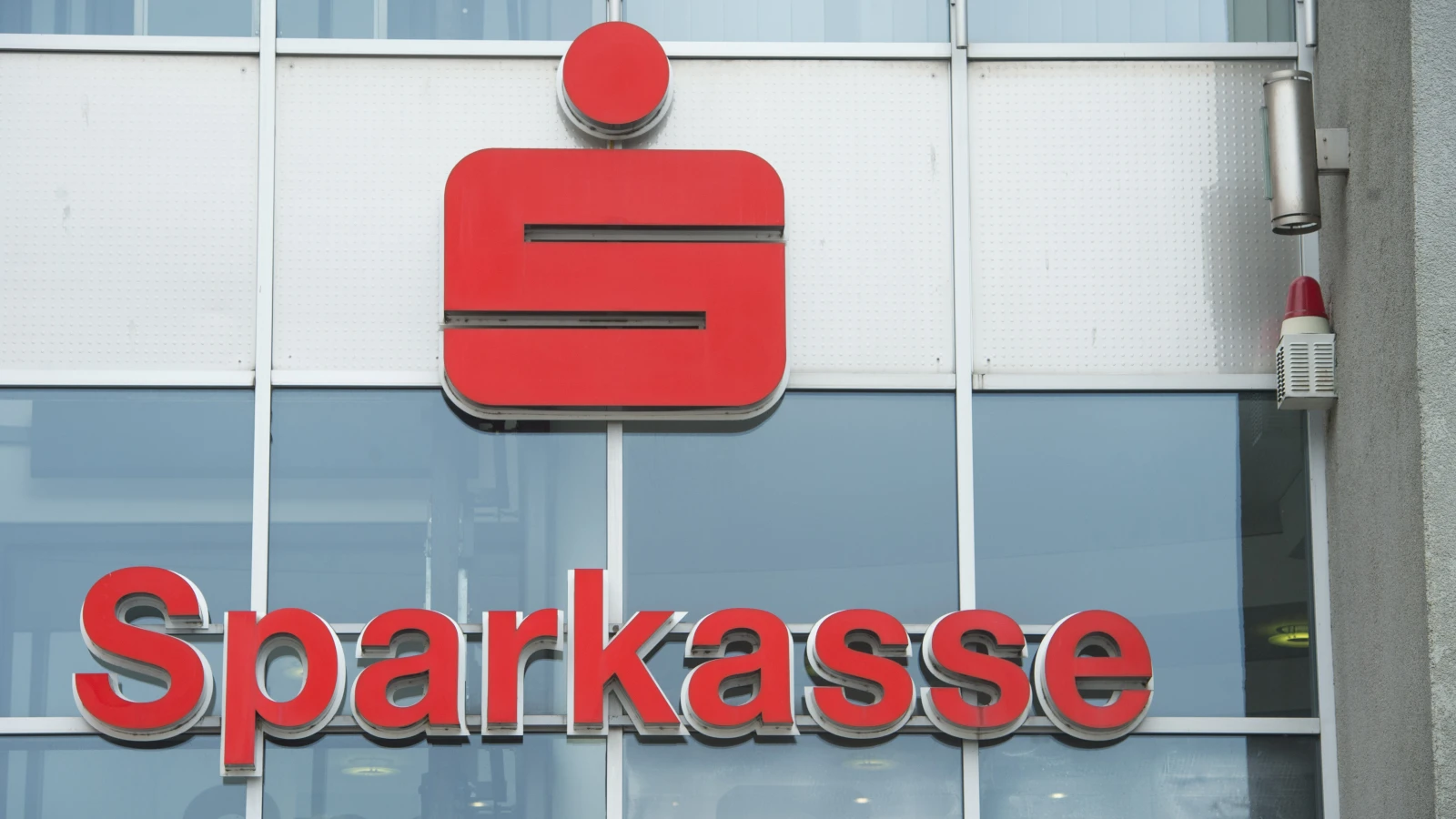 Berlin Sparkasse’de Grev Var!, © dpa Berlin Sparkasse’de Grev Var!, © dpa