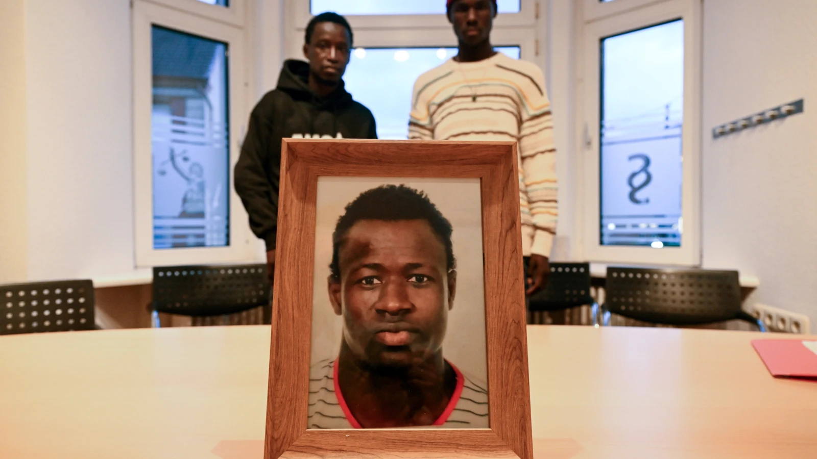 Polis Kurşunuyla Ölen Senegalli Mülteci Dramé İçin Adalet Eylemi!, © dpa Polis Kurşunuyla Ölen Senegalli Mülteci Dramé İçin Adalet Eylemi!, © dpa