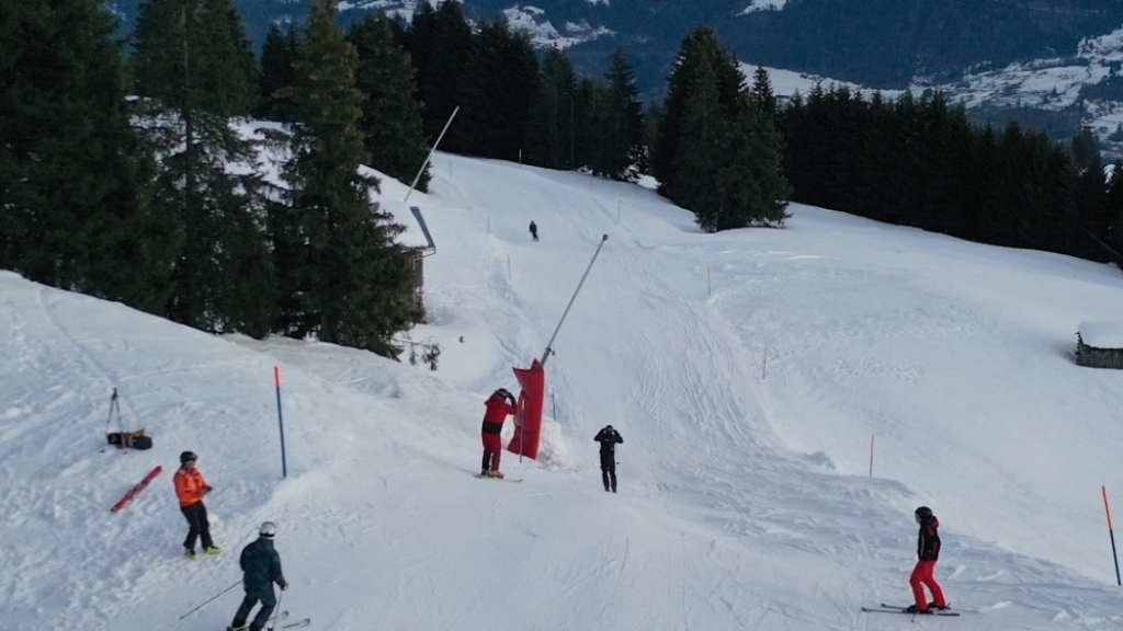 Snowboarder stirbt im Skigebiet Laax GR nach Unfall mit Schneelanze, © Keystone/SDA