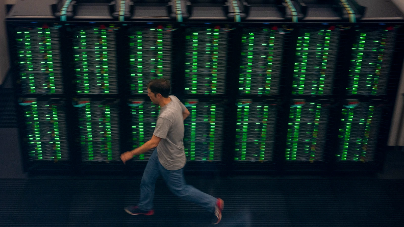 Netzwerk öffnet benachteiligten Regionen Zugang zu KI-Infrastruktur, © Keystone / AP / Emilo Morenatti / Symbolbild Netzwerk öffnet benachteiligten Regionen Zugang zu KI-Infrastruktur, © Keystone / AP / Emilo Morenatti / Symbolbild