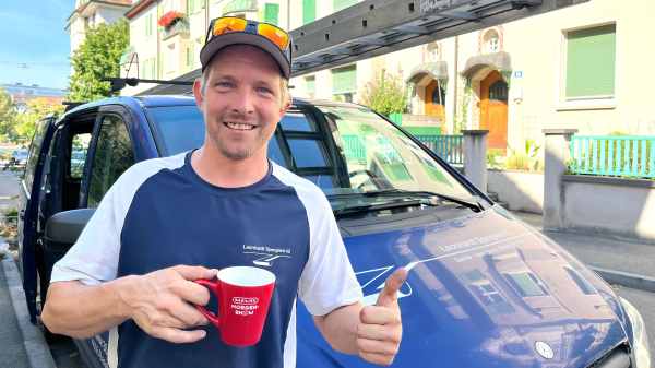 Ein Kaffee für Spengler Martin, dann geht es hoch aufs Dach, © Radio Basilisk