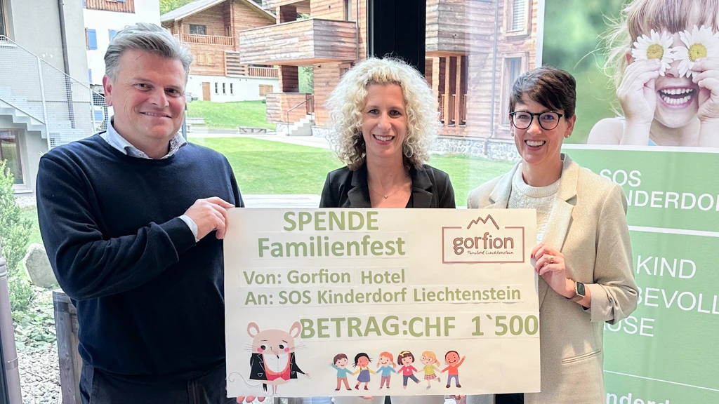 Hotel Gorfion spendet 1500 Franken an SOS-Kinderdorf, © SOS-Kinderdorf Liechtenstein Hotel Gorfion spendet 1500 Franken an SOS-Kinderdorf, © SOS-Kinderdorf Liechtenstein