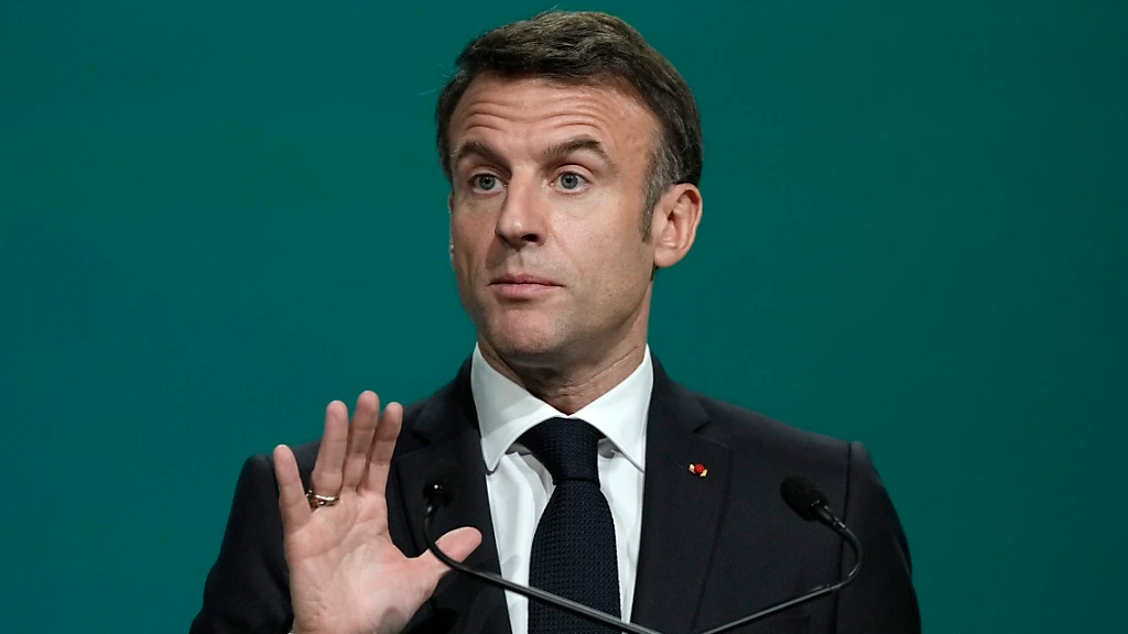 Druck auf Macron auch nach Verabschiedung des Immigrationsgesetzes, © Peter Dejong/AP/dpa Druck auf Macron auch nach Verabschiedung des Immigrationsgesetzes, © Peter Dejong/AP/dpa