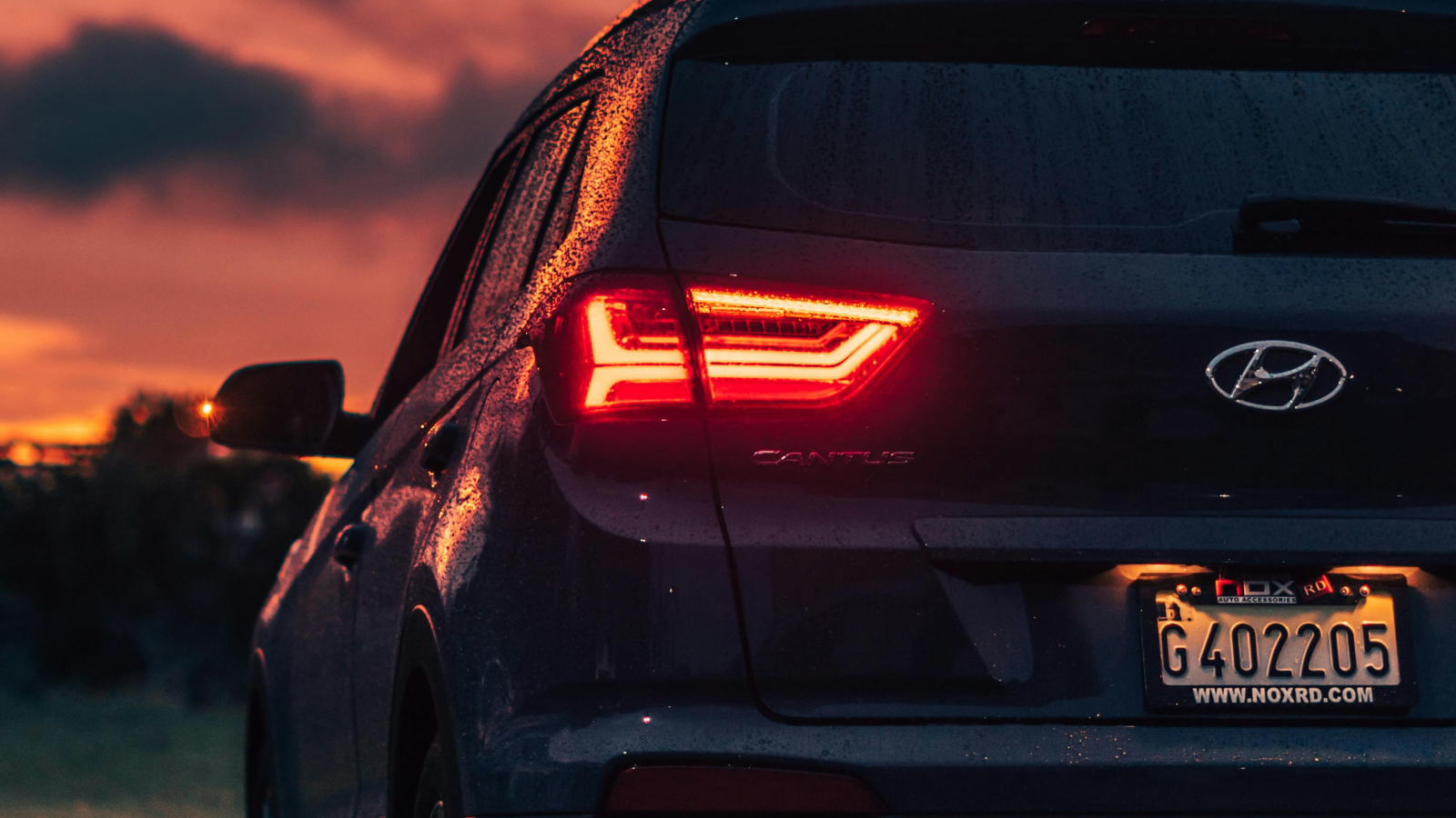 Arazi Tipi Lüks Araçlara Saldırdılar, © Kelvin Valerio