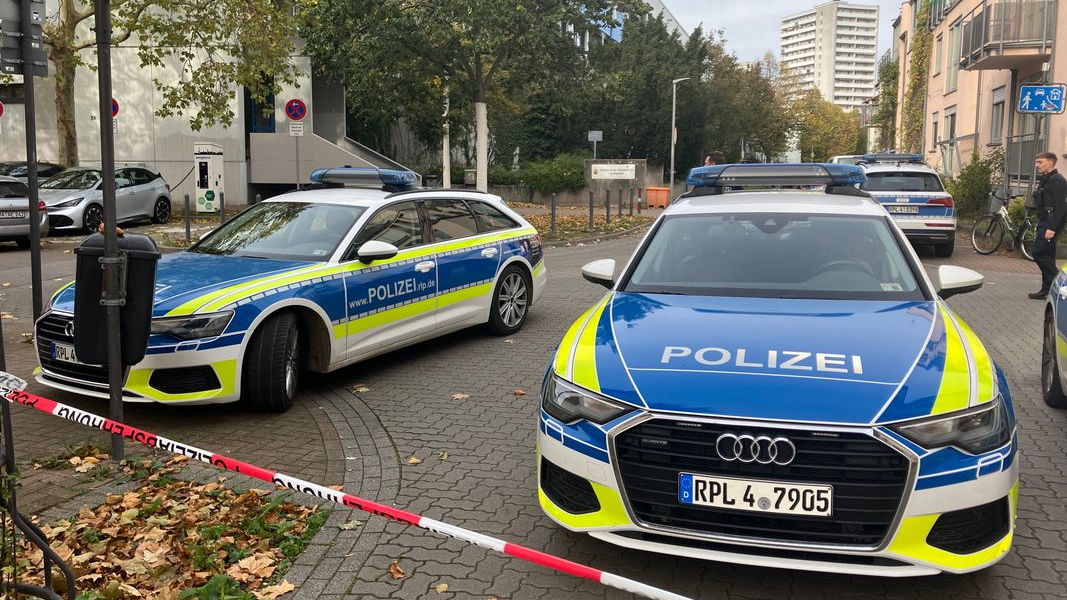 Okulda Bıçaklı Kişi İddiası Polisi Alarma Geçirdi!, © dpa