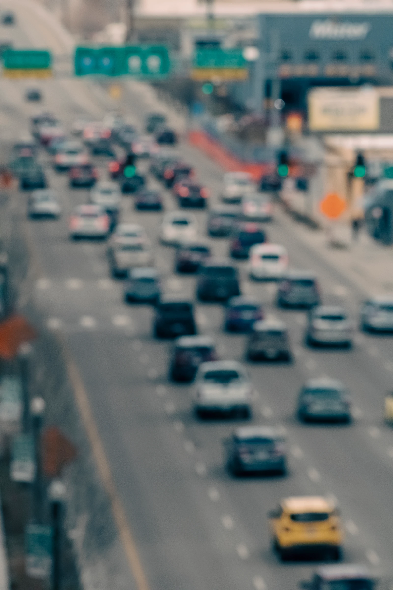 Autos auf einer Straße im Stau, © Aldin H. Autos auf einer Straße im Stau, © Aldin H.