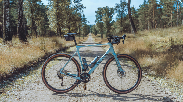 Mit dem Gravel-Bike über Stock und Stein, © Roderick Mintjens