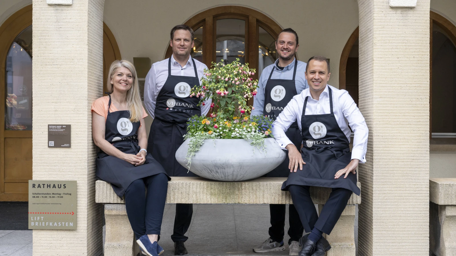 Genussfestival Vaduz startet, © Die Träger und Organisatoren des Genussfestivals: Daniela Ospelt, Gemeinderätin Vaduz, Markus Goop, Eventagentur Skunk AG, Philippe Nissl, Erlebe Vaduz und Adrian Schneider, VP Bank (Foto: Nils Vollmar) Genussfestival Vaduz startet, © Die Träger und Organisatoren des Genussfestivals: Daniela Ospelt, Gemeinderätin Vaduz, Markus Goop, Eventagentur Skunk AG, Philippe Nissl, Erlebe Vaduz und Adrian Schneider, VP Bank (Foto: Nils Vollmar)