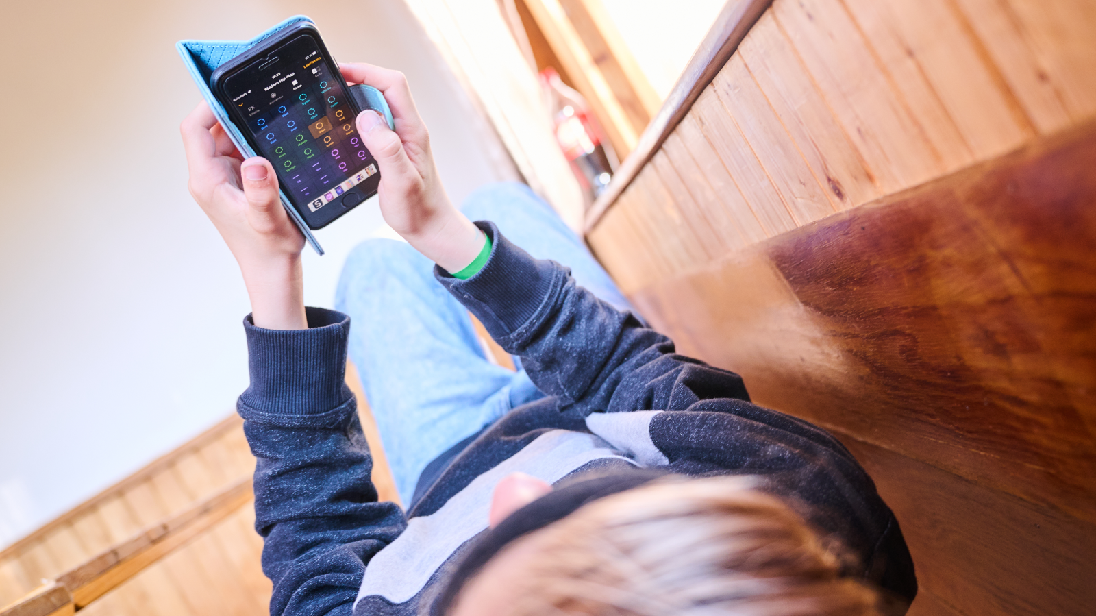 Hessen: Okullarda Cep Telefonu Yasağı Önerildi!, © Annette Riedl/dpa-Sembolik Foto