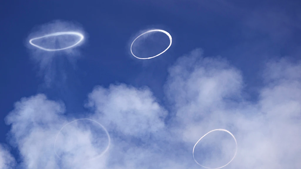 Ätna pustet Rauchkringel aus, © Giuseppe Di Stefano/AP/dpa Ätna pustet Rauchkringel aus, © Giuseppe Di Stefano/AP/dpa