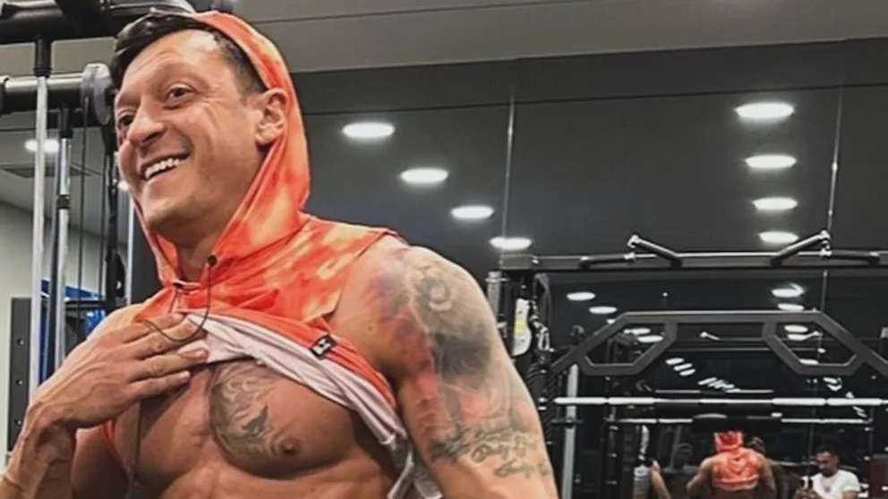 Mesut Özil'in Paylaşımları Siyasetçilerin Tepkisini Çekti, © m10_official/Instagram