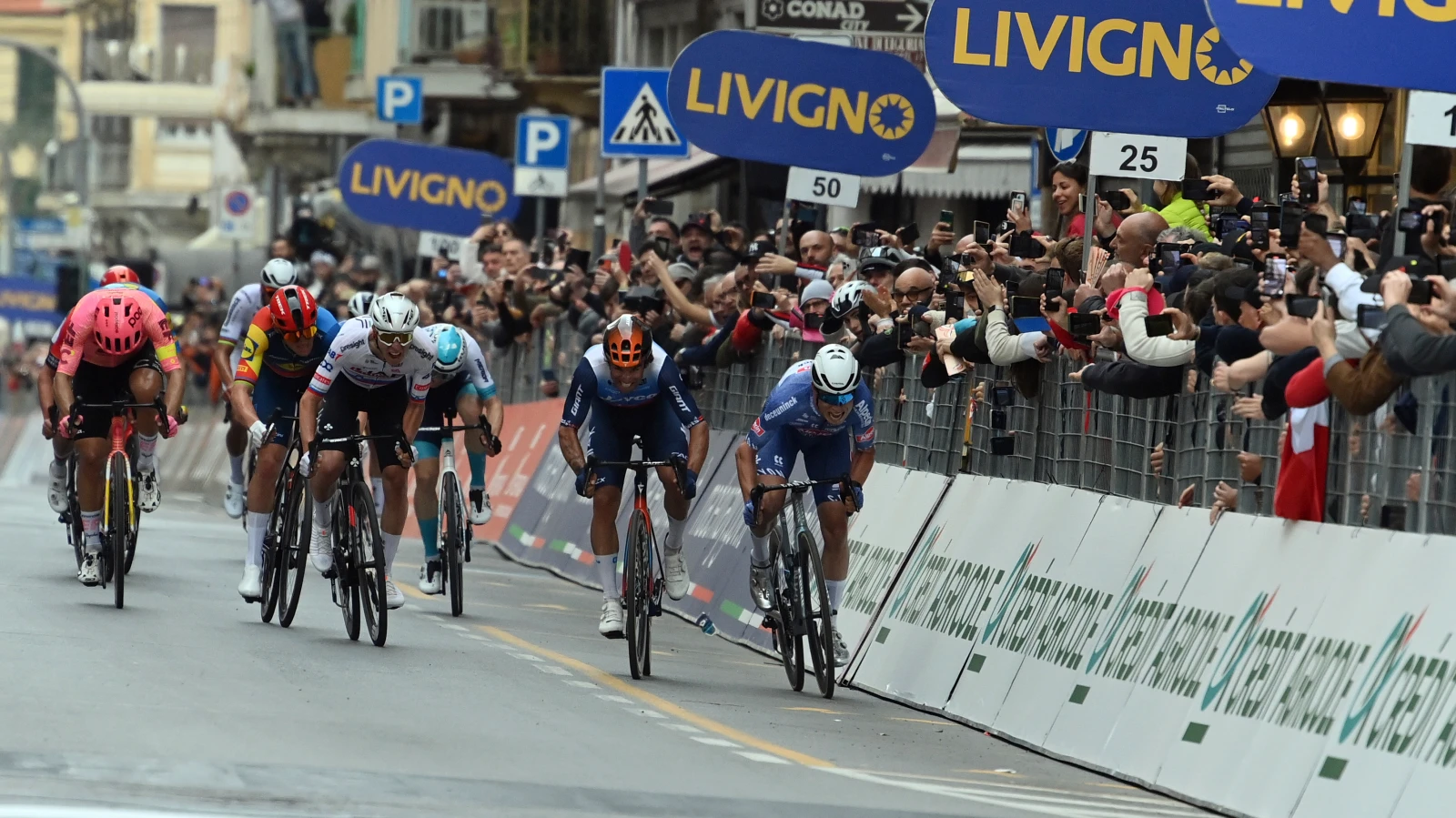 Philipsen gewinnt Klassiker Mailand - San Remo, © Keystone Philipsen gewinnt Klassiker Mailand - San Remo, © Keystone