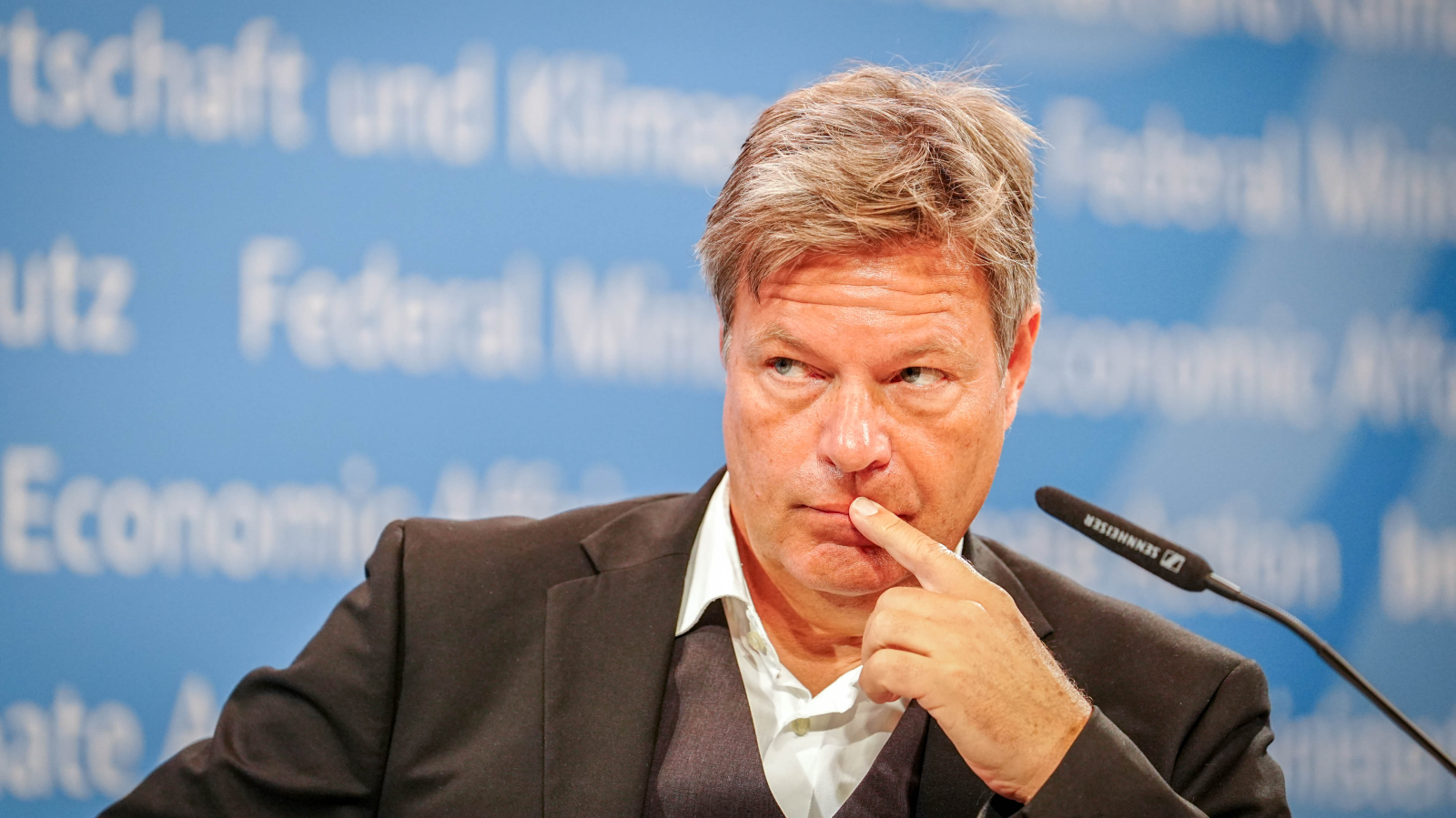 Almanya Ekonomisi Krizde: Çözüm Yolları ve Sorunların Derinleşen Etkisi, © dpa