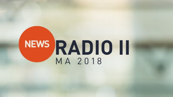 Patrick und ein andere Mann zusehen. Daneben steht NEWS Radio ll Ma 2018, © more Marketing
