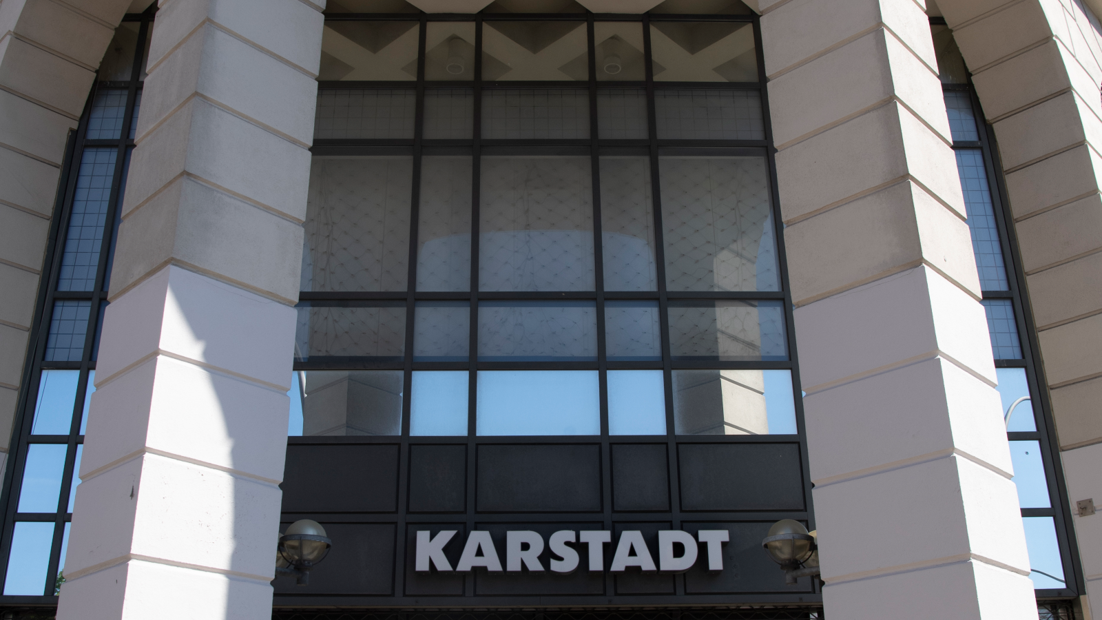 Berlin’deki 3 Karstadt-Kaufhof Mağazası Kapanıyor!, © dpa
