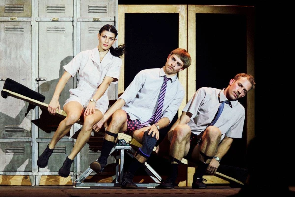 Das ungarische Schleuderbrett , © www.young-stage.com Das ungarische Schleuderbrett , © www.young-stage.com