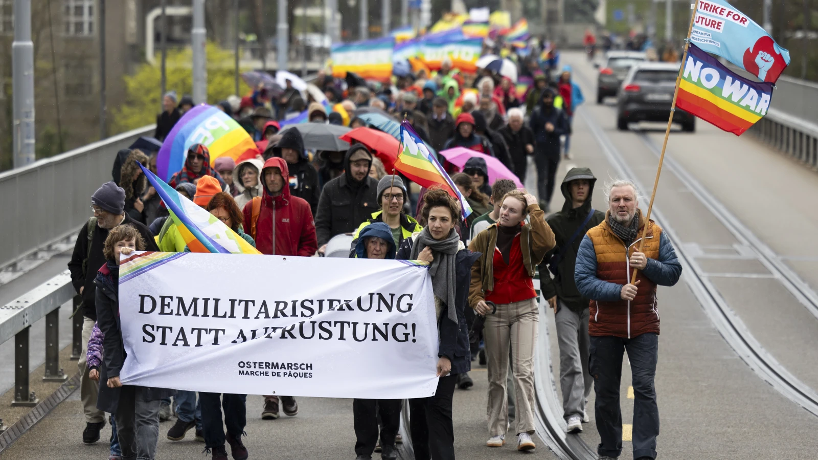Hunderte protestieren an Berner Ostermarsch, © Keystone / Peter Klaunzer Hunderte protestieren an Berner Ostermarsch, © Keystone / Peter Klaunzer