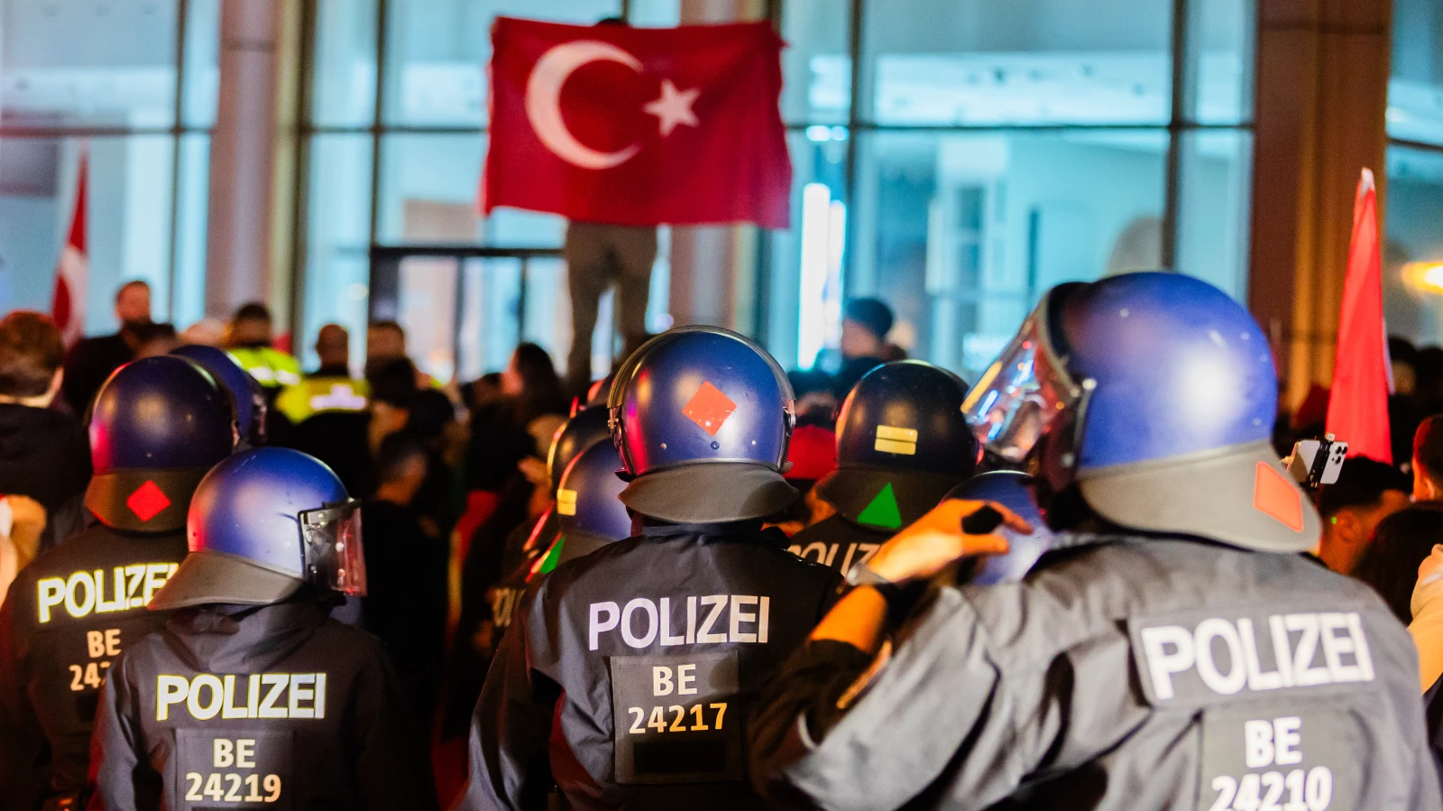 Polise Göre Berlin’deki Türkiye Hollanda Maçı Yüksek Riskli!, © dpa Polise Göre Berlin’deki Türkiye Hollanda Maçı Yüksek Riskli!, © dpa