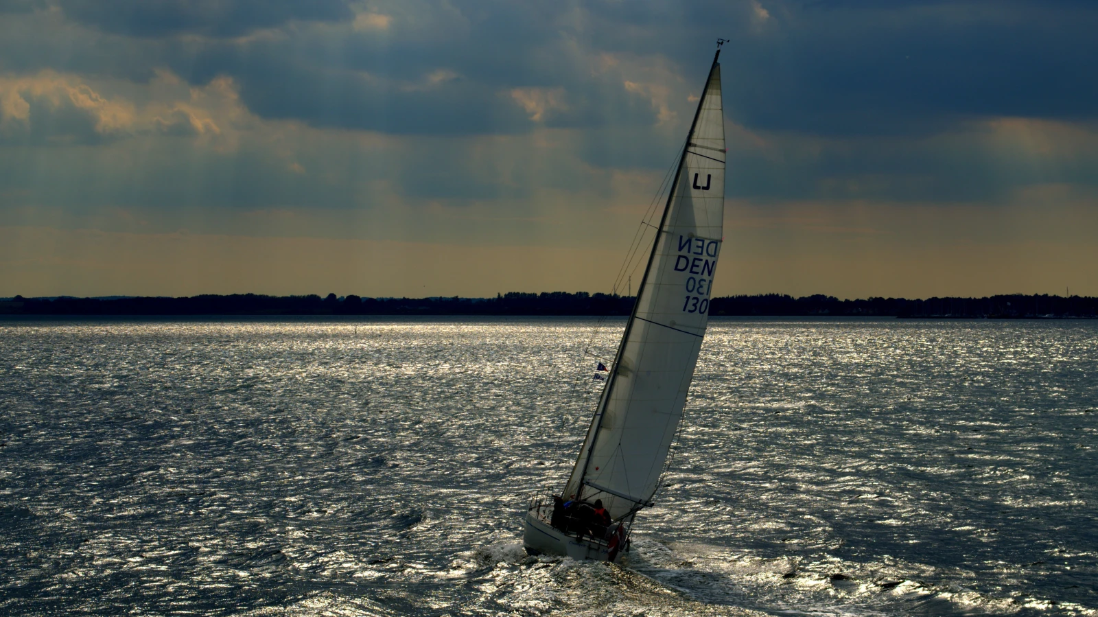 Bergung eines manövrierunfähigen Segelbootes, © pxhere.com / Symbolbild Bergung eines manövrierunfähigen Segelbootes, © pxhere.com / Symbolbild